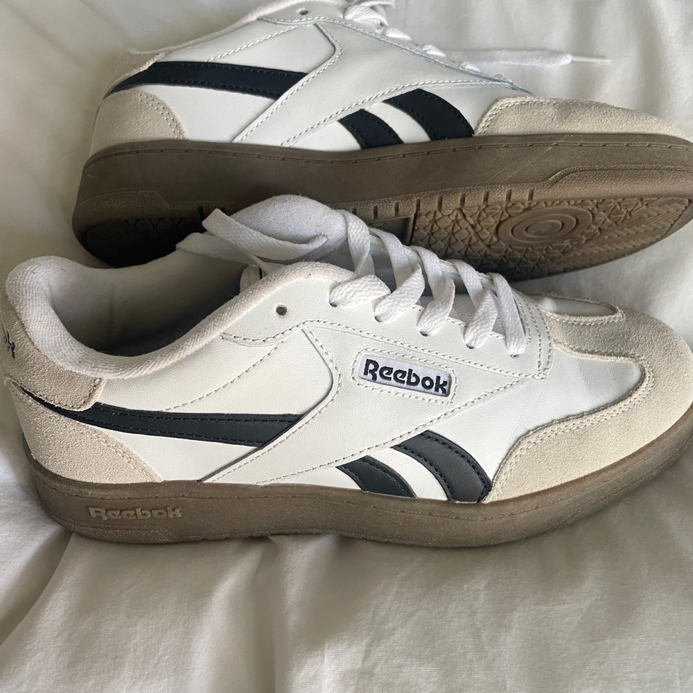 Reebok suede women’s Forte Lounger White & Black Sneakers with Brown Sole